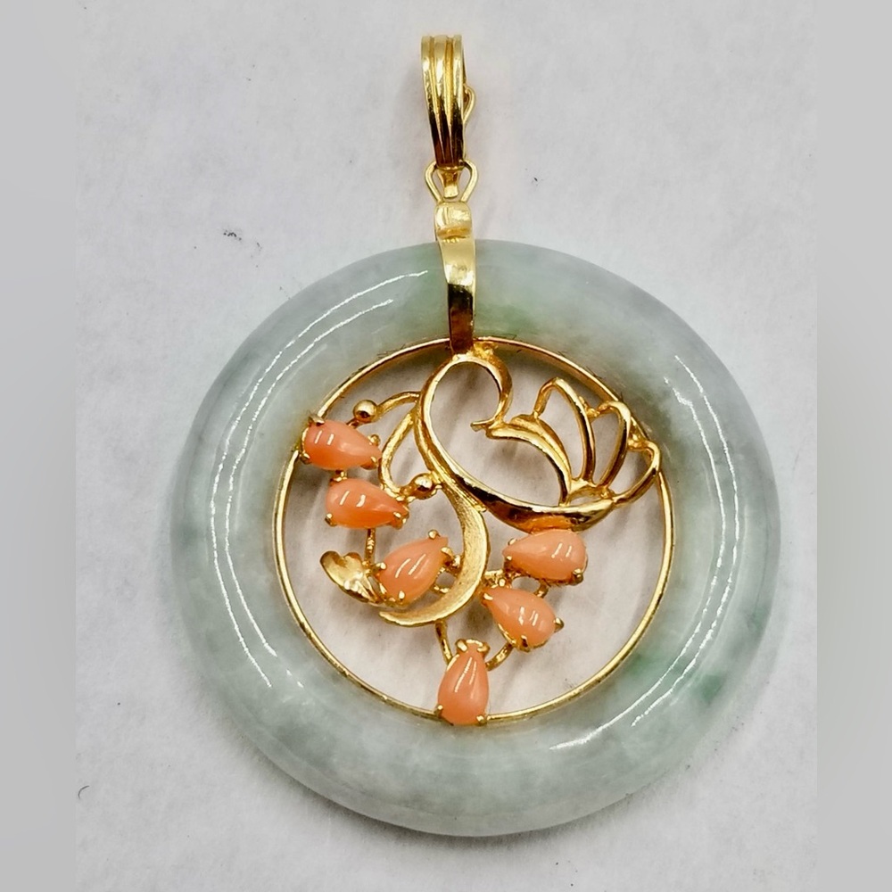 14k Gold Jadeite & Coral Circle “Hinged Bale” Pendant Lot#230